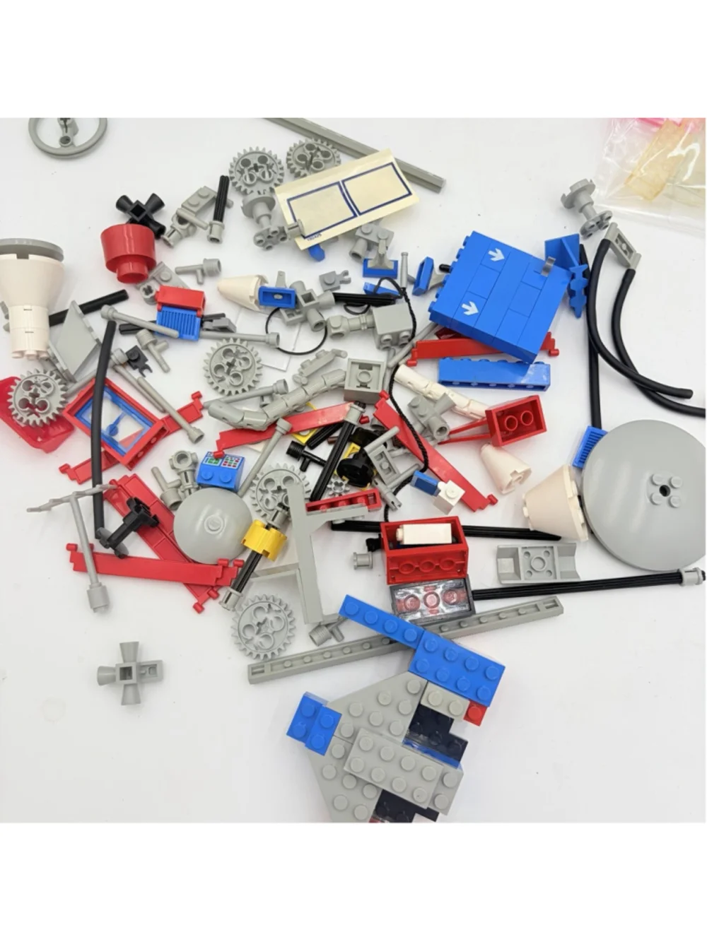 LEGO Classic Space Lot 9 Minifigs 4 Moon Baseplates Roadway LL924 Parts